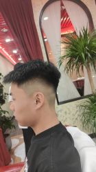 -东方先生国潮男士理发馆