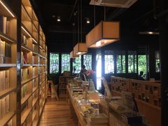 -猫的天空之城概念书店(杭州南宋御街店)