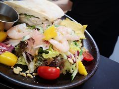 越南黑虎虾沙拉配三文鱼籽佐红酒-HELLO 27 意面·沙拉·帕尼尼