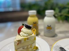 彩色森林（酸奶芝士水果）-三只蜜蜂蛋糕(东城店)