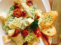 -Chom Cafe and Restaurant