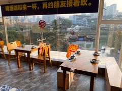 靠窗位-包整·丝娃娃(一览甲秀楼风景店)