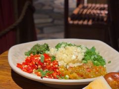 -老牌坊云南鱼豆花火锅(爱建店)