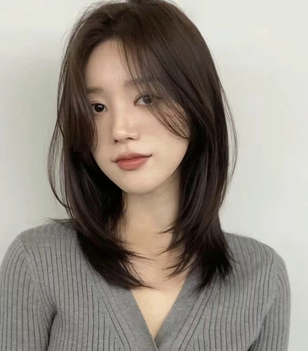 简约气质高级好打理
齐肩锁骨发
少女感齐肩锁骨发/超级适合圆脸