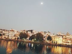 -Lake Shore Hotel & Restaurant