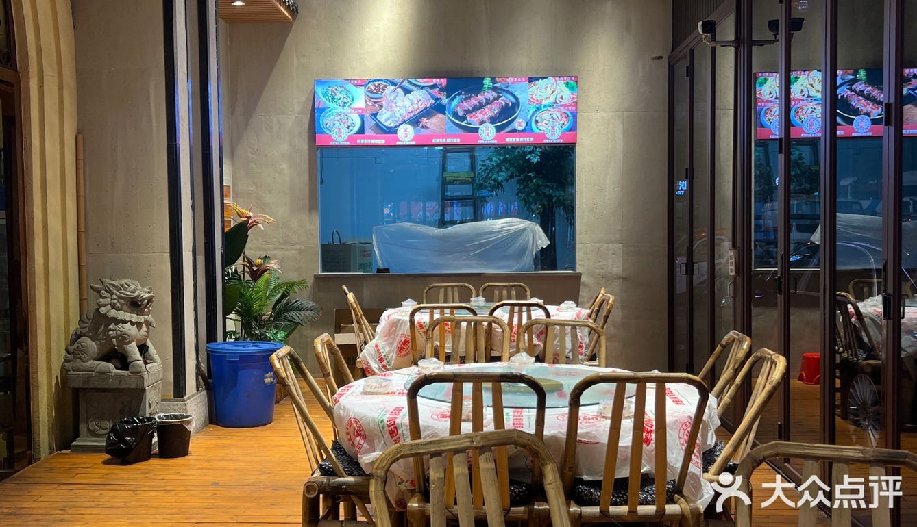 来看看吉庆街的大排档