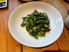牛肝菌炒秋葵-四季民福烤鸭店(前门廊房二条店)