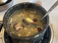 -鲁朗纳麦石锅鸡庄园
