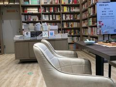 -钟书阁(群光广场店)