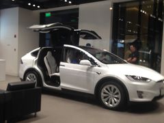 -TESLA 特斯拉(上海太古汇体验店)