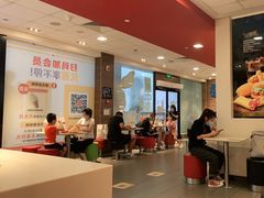 -麦当劳(汉口火车站候车室店)