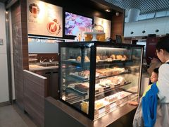 面包甜点陈列柜-麦当劳(杭州东站高铁店)