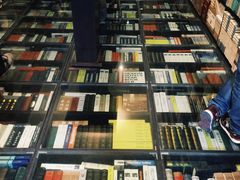 -钟书阁(松江泰晤士小镇店)