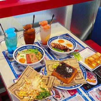 大老远的就能看到它家的门面。已经迫不及待进去一探究竟了