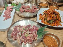 -青瓦餐厅·生鱼片·韩园烤肉(西塔店)