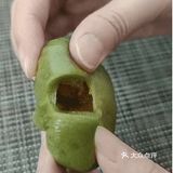 大呼满足。肉松与咸蛋黄在齿颊之间完美结合