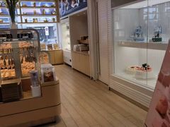 面包甜点陈列柜-好利来(南京路一店)