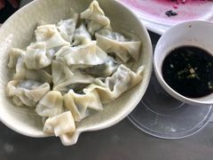 -亮河湾山庄