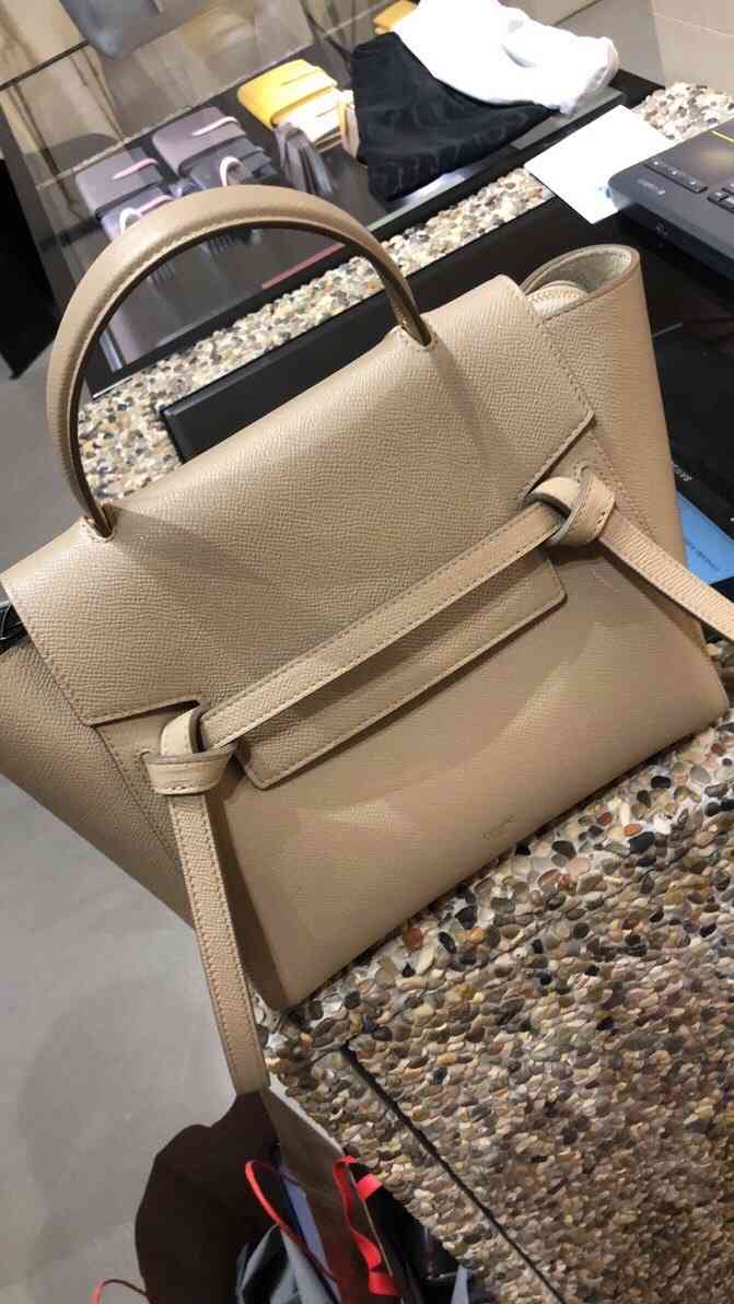 1人赞圈圈gillian2019年3月6日打分个人感觉最美的两个19新色powder&