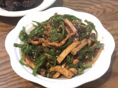 青椒干子炒肉丝-金锅小厨(乐活街店)
