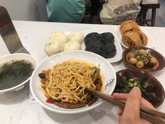 -李与白包子铺(桐梓林店)