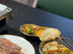 -何妹湿辣牛肉·粤式烧烤砂煲(桂雅路店)