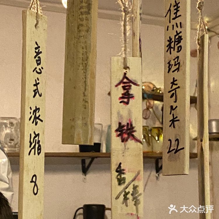 小巷里的新发现！氛围感咖啡店☕️转角咖啡