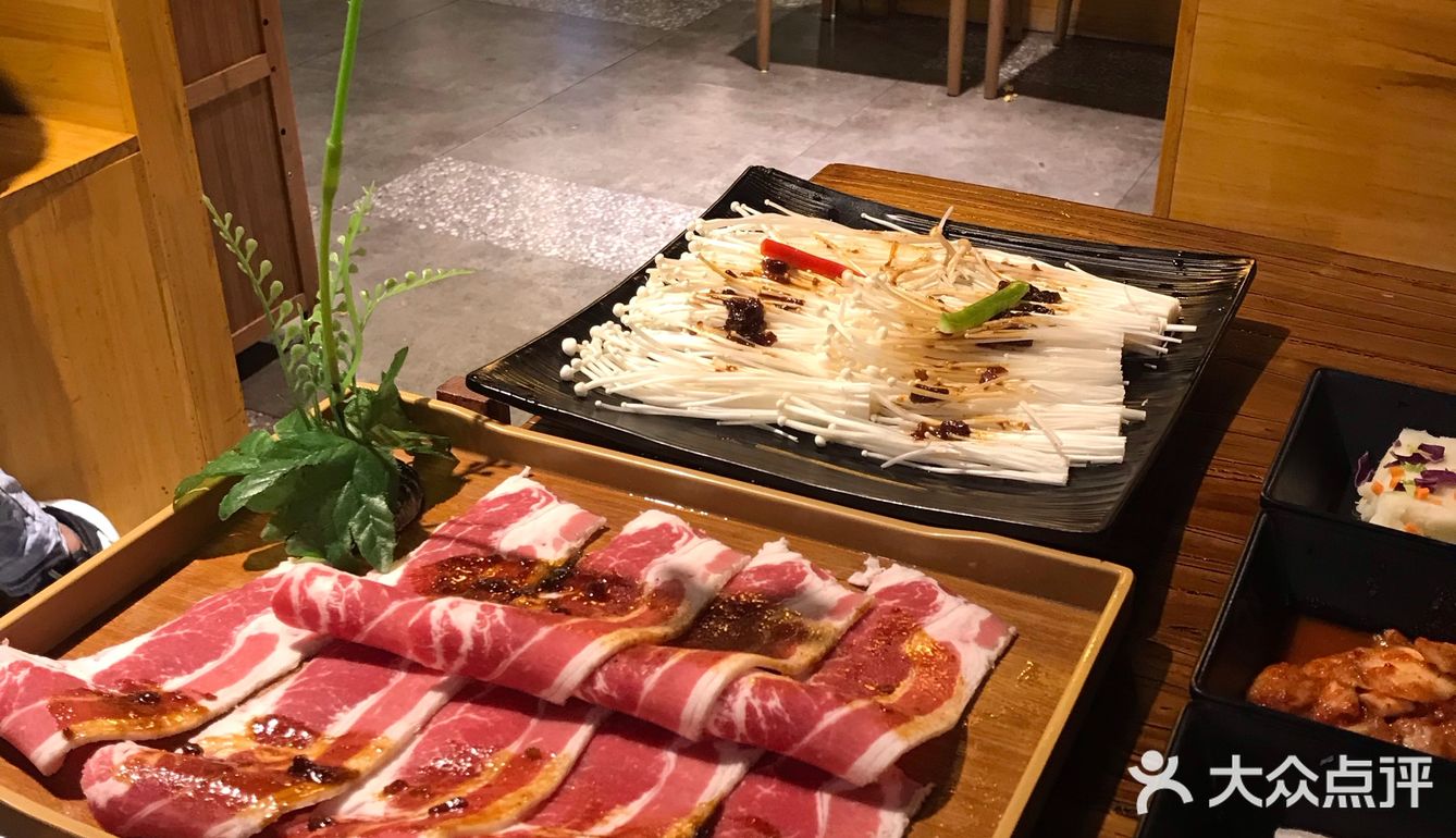 尤其是小料很齐全,最近冬天都去这边吃的火锅