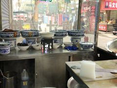 自助取餐区-何老二卤汁凉粉
