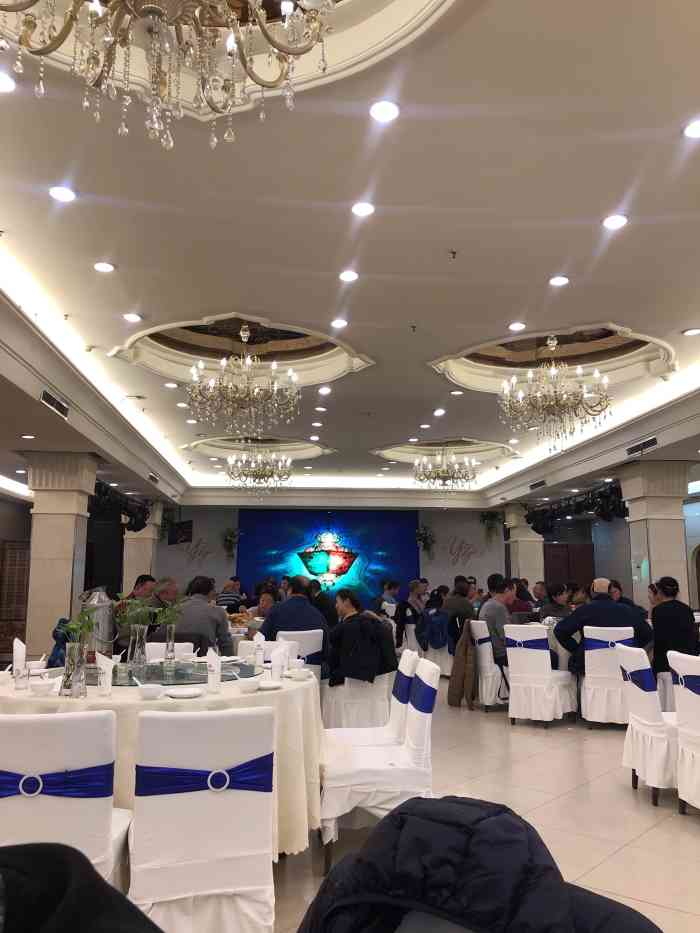 阿斯旺大饭店-"同学生日来的,由于是回民,菜啥的我觉得还.