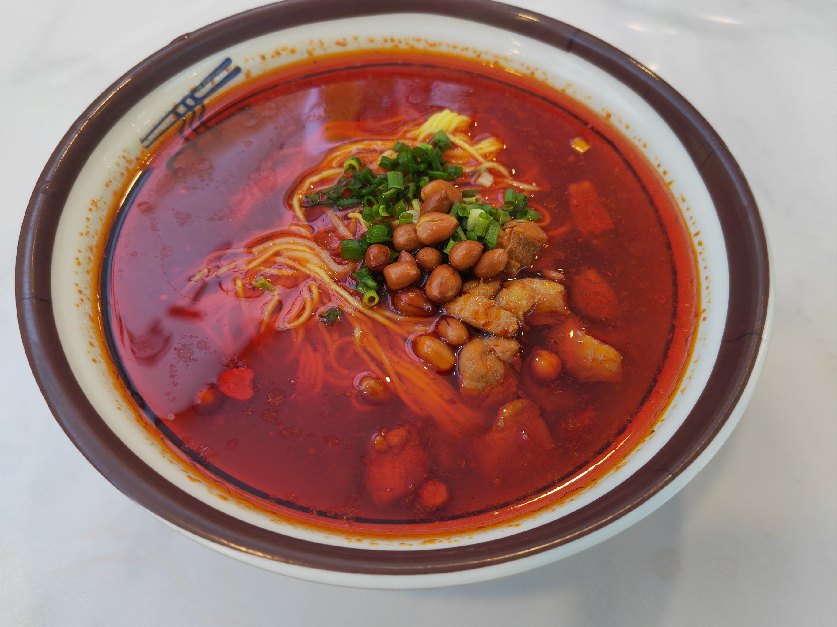 午餐打卡美味辣鸡面