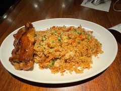 海鲜炒饭配香蒜烤鸡-玛格萝妮比萨屋(陆家浜路店)