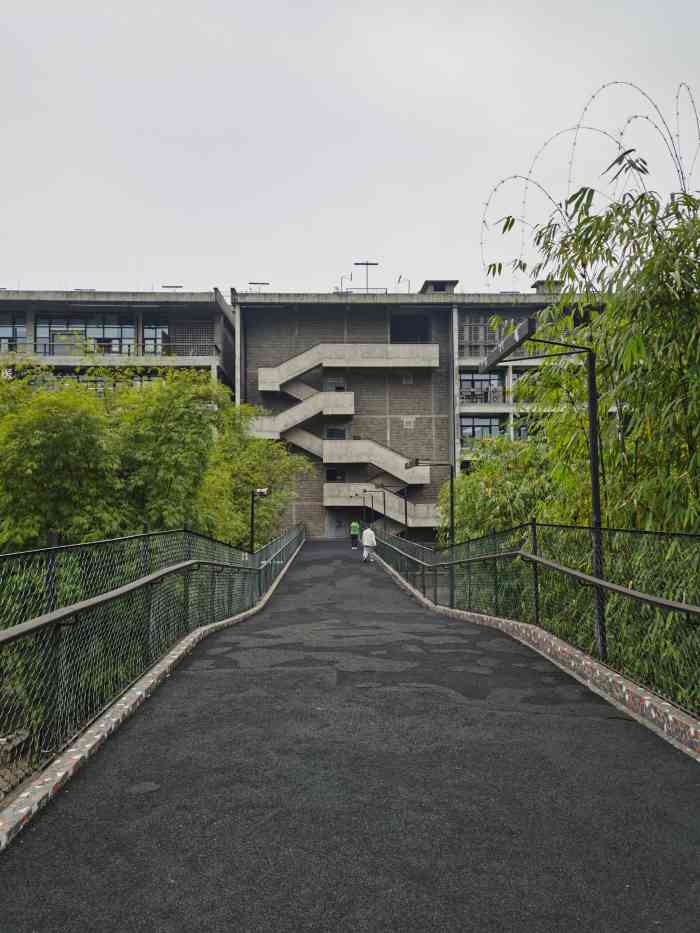 西村大院-"来吃饭的时候发现的神秘建筑,出租车师傅热.