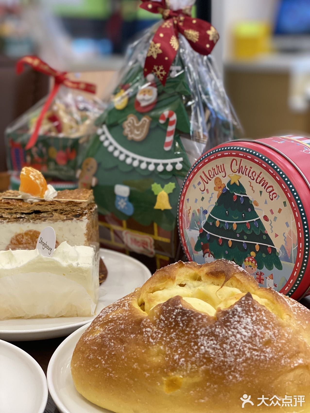 见过圣诞🎄氛围这么浓的蛋糕房吗？