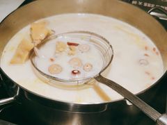 -尚尚仙·酸汤猪手·猪肚鸡火锅(华联万柳购物中心店)