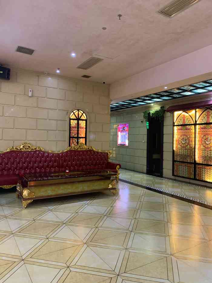 卡卡量贩ktv(梅花园广场店)-"首先说下设备,无杂音,而且歌曲很多,唯一