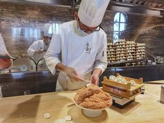 喜鼎做饺子的玻璃橱窗-喜鼎海胆水饺(柏威年购物中心店)