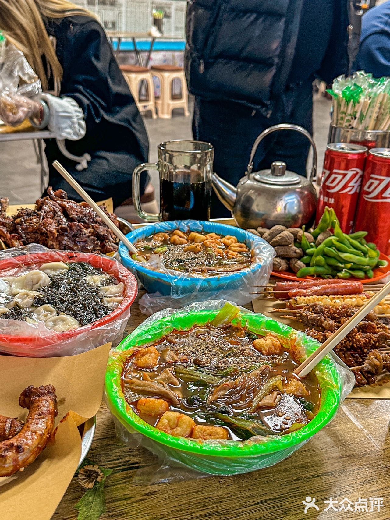 沈阳24k东北人盘腿坐热炕头撸个串
