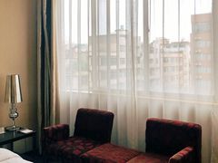 -昆明朗威酒店(昆明站火车站双桥夜市风情街店)