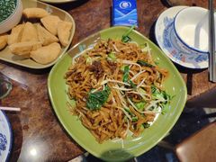 湿炒牛河-凤兴鸡煲(宝安海雅店)