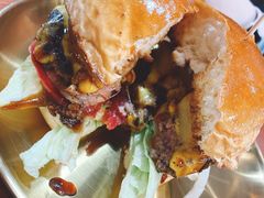 焦糖烤菠萝牛肉汉堡-魏斯理汉堡(西安沣东吾悦店)