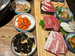 -明洞阿姨·韩式酱蟹烤肉·创意料理(三元桥店)