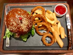 牛肉汉堡-恰餐厅及酒吧 CHAR Bar & Grill (北京丽都皇冠假日店)