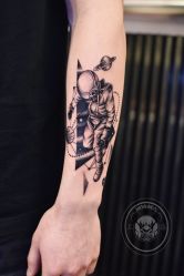 -越域刺青