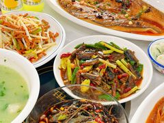 -丹水桥地锅鱼·翘嘴鲌·地方特色全鱼宴(丹江口大坝店)