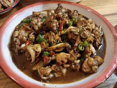 红烧牛蛙-老三样·美食研究中心(世贸路店)