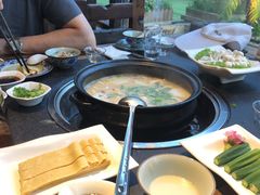 -大匠工房古船木艺术餐厅·猪肚鸡专门店(长白仙岛店)