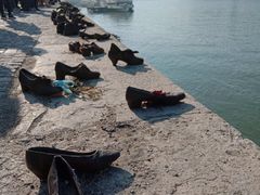 -多瑙河畔鞋履雕塑