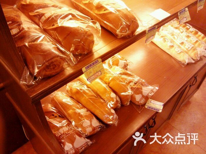 aili·爱的礼物(嘉峪关大华店)货架图片 - 第2张