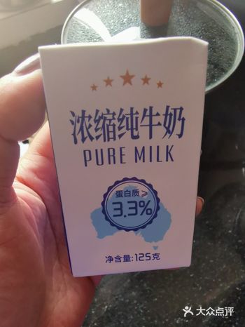 材料：奶，蛋，糖，淀粉 做法：慢煮滾牛奶，放糖